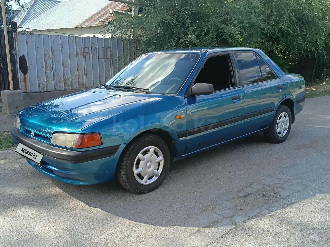Mazda 323, 1995