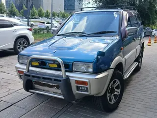 Nissan Mistral