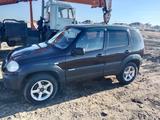 Chevrolet Niva 2013 годаfor1 800 000 тг. в Атырау – фото 3