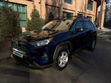 Toyota RAV4 2021 года за 16 500 000 тг. в Астана