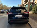 Toyota RAV4 2021 года за 16 500 000 тг. в Астана – фото 4