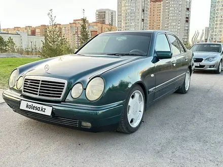 Mercedes-Benz E 230 1996 года за 2 600 000 тг. в Астана