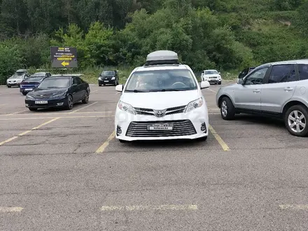 Toyota Sienna 2014 года за 8 500 000 тг. в Актау