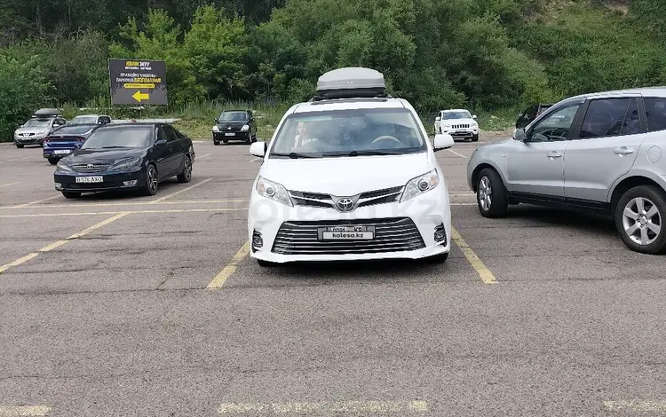 Toyota Sienna 2014 годаүшін8 500 000 тг. в Актау