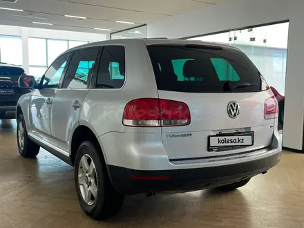 Volkswagen Touareg 2005 года за 4 150 000 тг. в Астана – фото 6