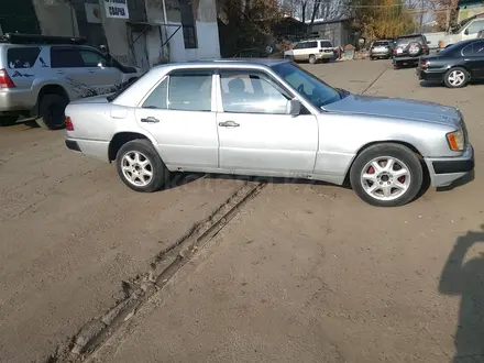 Mercedes-Benz E 230 1992 года за 650 000 тг. в Алматы – фото 4