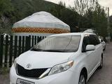 Toyota Sienna 2010 года за 11 000 000 тг. в Атырау – фото 2