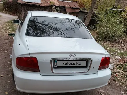 Hyundai Sonata 2004 года за 2 800 000 тг. в Алматы – фото 2