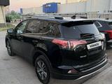 Toyota RAV4 2018 года за 12 500 000 тг. в Талдыкорган – фото 2