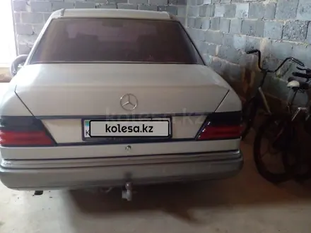 Mercedes-Benz E 230 1991 года за 1 150 000 тг. в Караганда – фото 2