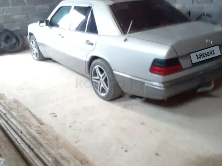 Mercedes-Benz E 230 1991 года за 1 150 000 тг. в Караганда – фото 5