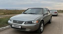 Toyota Camry 1999 года за 3 000 000 тг. в Астана – фото 2