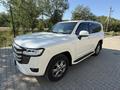 Toyota Land Cruiser 2022 года за 49 500 000 тг. в Уральск – фото 2
