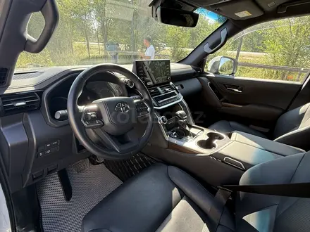 Toyota Land Cruiser 2022 года за 49 500 000 тг. в Уральск – фото 5