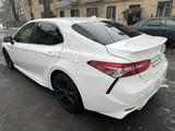 Toyota Camry 2018 года за 9 000 000 тг. в Усть-Каменогорск – фото 3