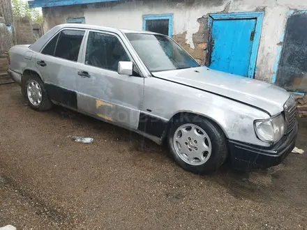 Mercedes-Benz E 200 1991 года за 650 000 тг. в Караганда – фото 3