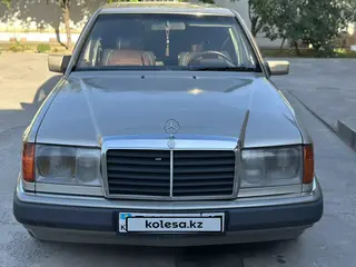 Mercedes-Benz E 230
