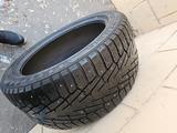 Зимнюю резину для джипа NOKIAN TYRES KAPELIITTA 7 295 40 R21 за 15 000 тг. в Астана