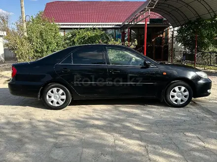 Toyota Camry 2004 года за 3 390 000 тг. в Жанаозен – фото 3