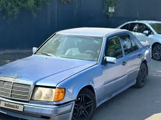 Mercedes-Benz E 230