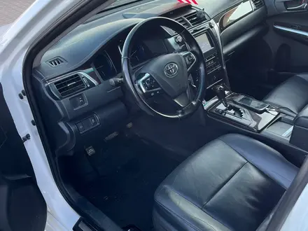 Toyota Camry 2015 года за 11 000 000 тг. в Актобе – фото 8