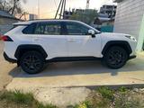 Toyota RAV4 2024 года за 27 500 000 тг. в Атырау – фото 5