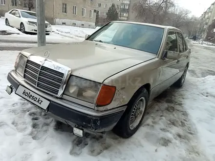 Mercedes-Benz E 230 1990 года за 950 000 тг. в Алматы – фото 4