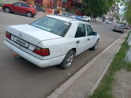 Mercedes-Benz E 200 1993 года за 2 500 000 тг. в Караганда – фото 3