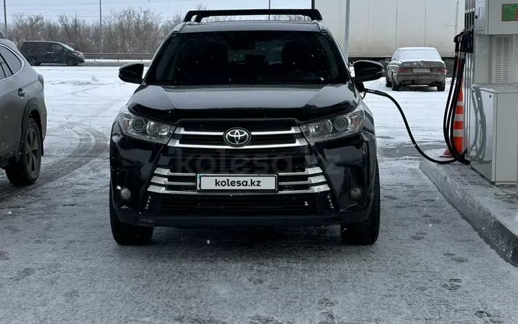 Toyota Highlander 2019 года за 18 000 000 тг. в Астана