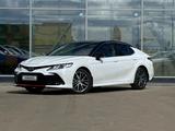 Toyota Camry 2021 года за 15 600 000 тг. в Уральск – фото 3