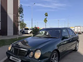 Mercedes-Benz E 240