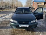 Toyota Camry 1998 годаүшін2 650 000 тг. в Астана – фото 2