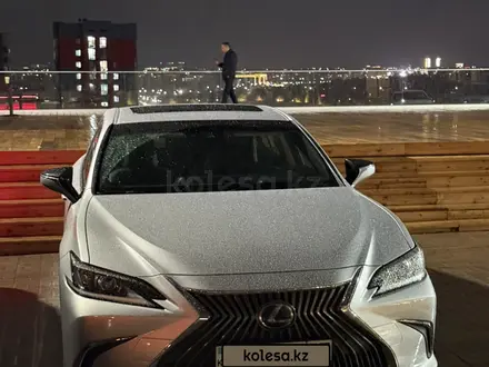 Lexus ES 300h 2018 года за 19 700 000 тг. в Шымкент – фото 3