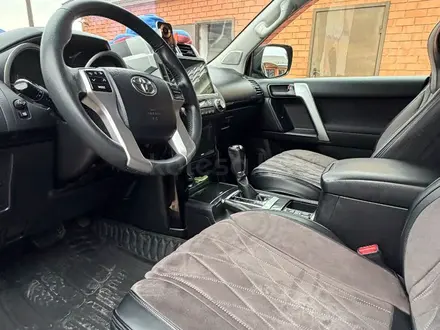 Toyota Land Cruiser Prado 2017 года за 19 000 000 тг. в Актобе – фото 14