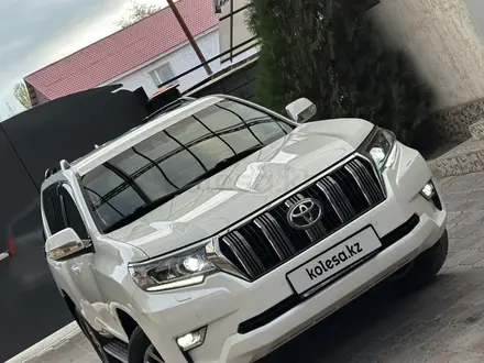 Toyota Land Cruiser Prado 2018 года за 29 900 000 тг. в Алматы