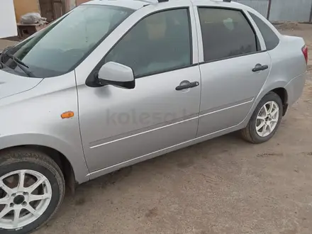 ВАЗ (Lada) Granta 2190 2013 года за 2 600 000 тг. в Атырау – фото 2