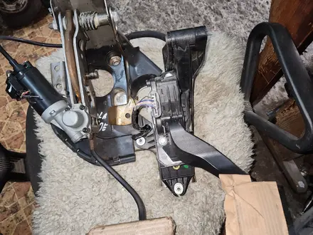 Педальный узел в сборе педаль газа электронная, педаль тормоза оригинал за 40 000 тг. в Алматы – фото 3