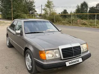 Mercedes-Benz E-Class, 1992