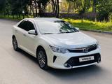 Toyota Camry 2017 года за 13 400 000 тг. в Алматы – фото 2