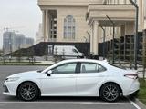 Toyota Camry 2021 года за 16 200 000 тг. в Шымкент – фото 4