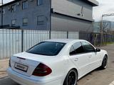 Mercedes-Benz E 220 2002 года за 3 500 000 тг. в Есик – фото 2