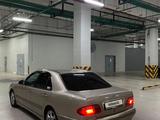 Mercedes-Benz E 320 2001 года за 4 500 000 тг. в Астана – фото 2