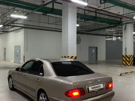 Mercedes-Benz E 320 2001 года за 4 500 000 тг. в Астана – фото 2
