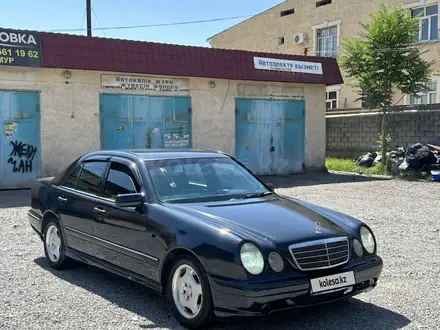 Mercedes-Benz E 320 1997 года за 2 650 000 тг. в Шымкент – фото 28