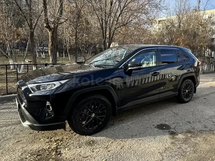 Toyota RAV4 2021 года за 16 500 000 тг. в Актобе – фото 3