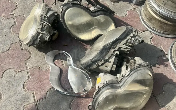 C180C200 w203 фары за 25 000 тг. в Алматы