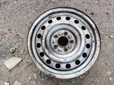 ОДИН оригинальный металлический диск на автомашину Nissan (R16 5*11 за 15 000 тг. в Астана