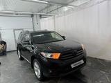 Toyota Highlander 2012 года за 11 800 000 тг. в Актобе – фото 2
