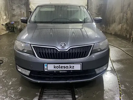 Skoda Rapid 2014 года за 3 500 000 тг. в Атырау – фото 2