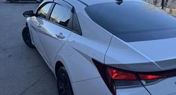 Hyundai Elantra 2021 года за 8 700 000 тг. в Астана – фото 2